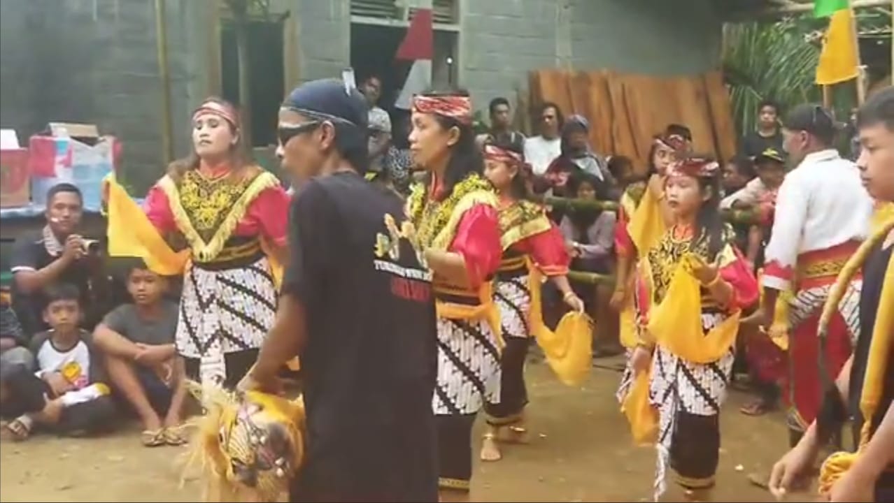 Turut Meriahkan HUT RI, RT 42 Padukuhan Tejogan Gelar Lomba dan Pentas Jathilan